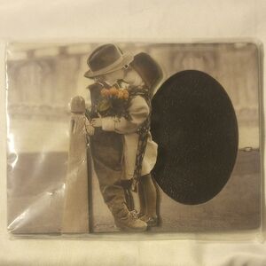 NWT Vintage 1996 Figi Graphics Style Photo Frame with Kissing Children